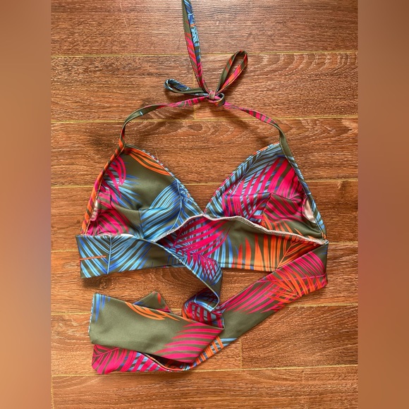 2 piece TROPICAL halter top with matching pants, medium - Picture 5 of 6